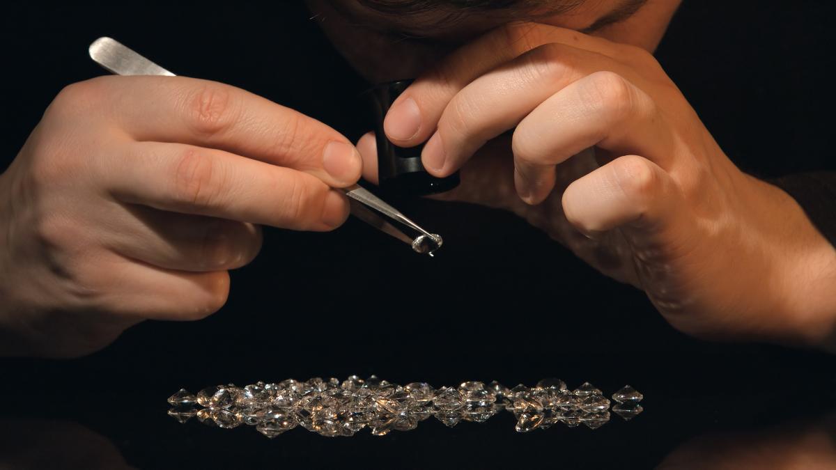 appraiser-looking-at-diamonds-under-magnification