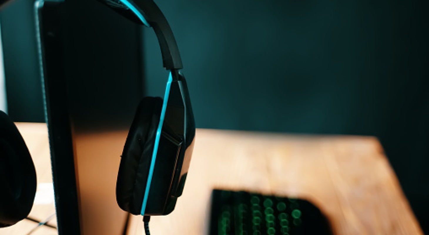 headphones comp