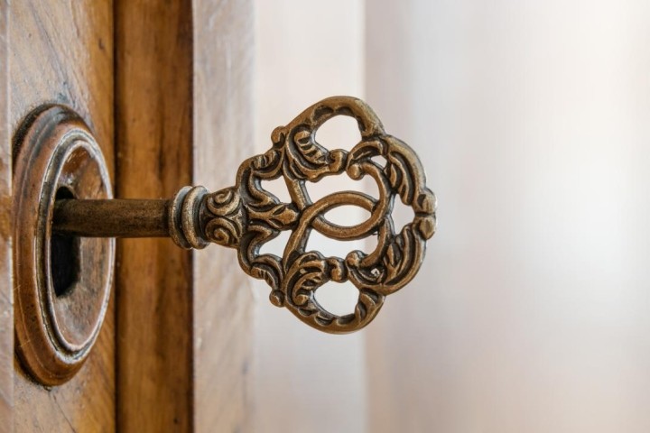 antique-key-in-wooden-door
